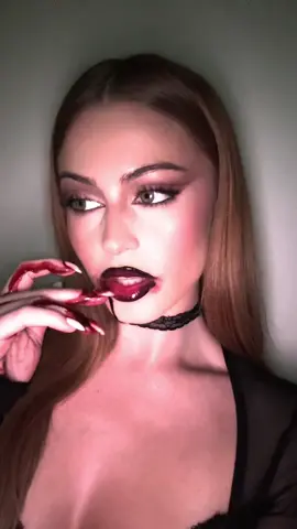 she's vampy🩸 #halloween #makeup #vampy #vampire 