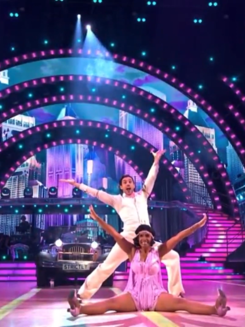 THAT'S WAS INCREDIBLE!! With an score of 30! Bal and Julian dance the Charliston 😍🪩🎉#balvindersopal #strictlycomedancing 