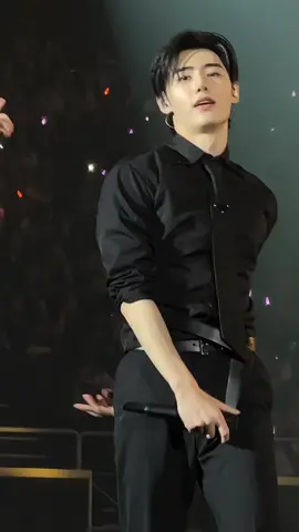 This Sunghoon outfit!! Don't talk to me 🖤🔥  #sunghoon #enhypen #engene 