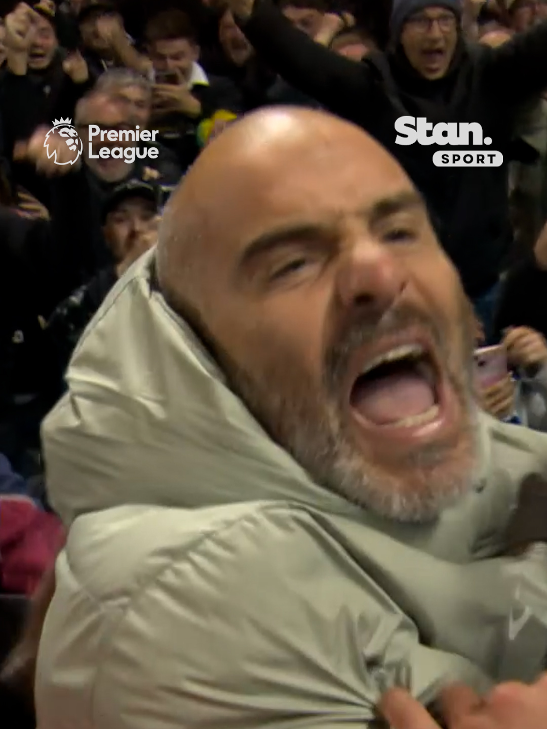Enzo Maresca gave it the full Jose Mourinho celebrating Chelsea’s last-minute winner 😭🍾 He even earned himself a red card for his troubles… ↳ Premier League. Live & On Demand with 4K on Football’s New Home, Stan Sport. Stream now. #StanSportAU #PremierLeague #Chelsea