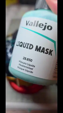 Painting my Questoris Knight Defender armor using Gunpla techniques. @ACRYLICOS VALLEJO makes a great liquid mask that I use here alongside @AKInteractiveofficial camo putty to airbrush on only the areas I want to with pixel precision. Still a lot of detailing work and panel lining to go left on this armor, lemme know your thoughts so far.  P.S. the vise is from @DSPIAE in case anyone is wondering. It is their omni-directional vise, and it is one of my favorite tools in my arsenal. #warhammer #imperialknights #warhammer40k #fyp #warhammercommunity 