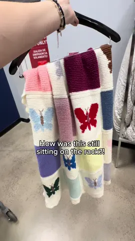 I’m shocked this was waiting for me #thriftstorefinds #thrifting #crochetblanket #goodwillfinds #thrifted 