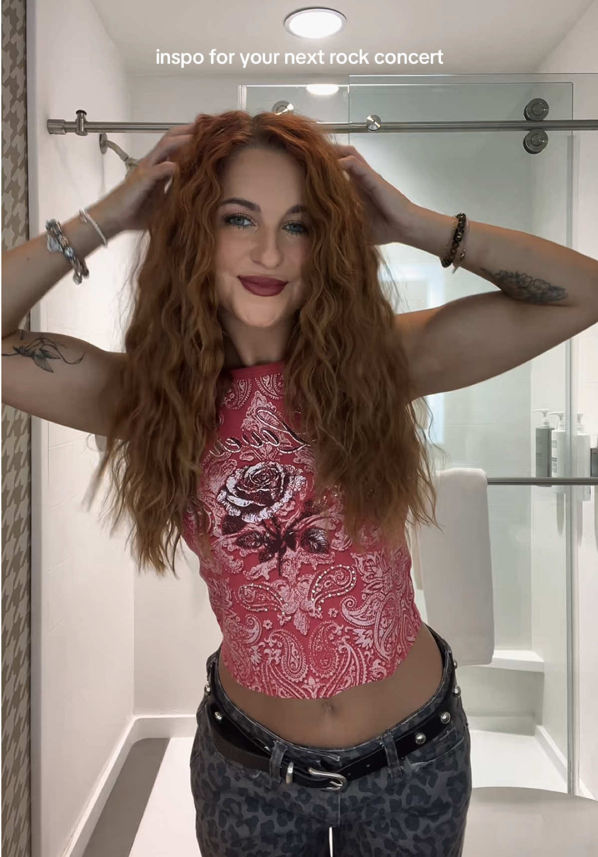 hi just me showing off my concert outfit in another hotel bathroom  #concertoutfit #outfitinspo #rockconcert #concerttok #OOTD @Boot-Barn 
