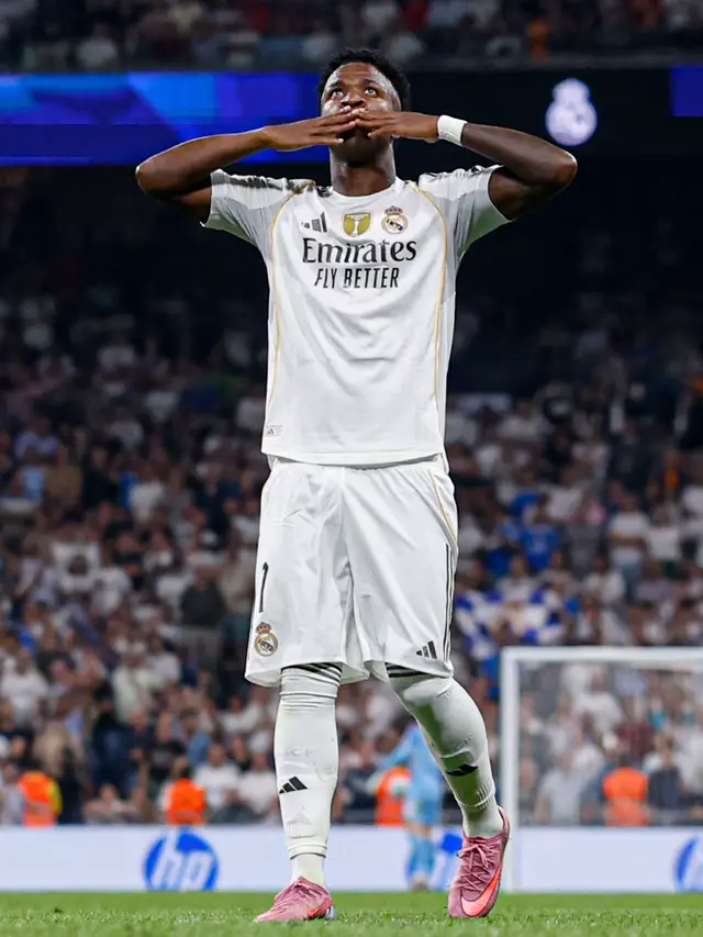 😘 @Vini Jr. 😘 #goals #RealMadrid #vinijr 