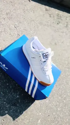 ADIDAS SAMOA 🤍 Para los vieja escuela🏫 Elegante calzado🫵🏼 Quieres recordar tus tiempos Esto es perfecto para ti  Todas las tallas disponibles Delivery en toda Caracas🛵 Envíos nacionales 🚚📦 📲:04264146015 Instagram:Lcsitoo #guerrilaseca #rekesonyelprieto #adidas #samoa #viejaescuela 