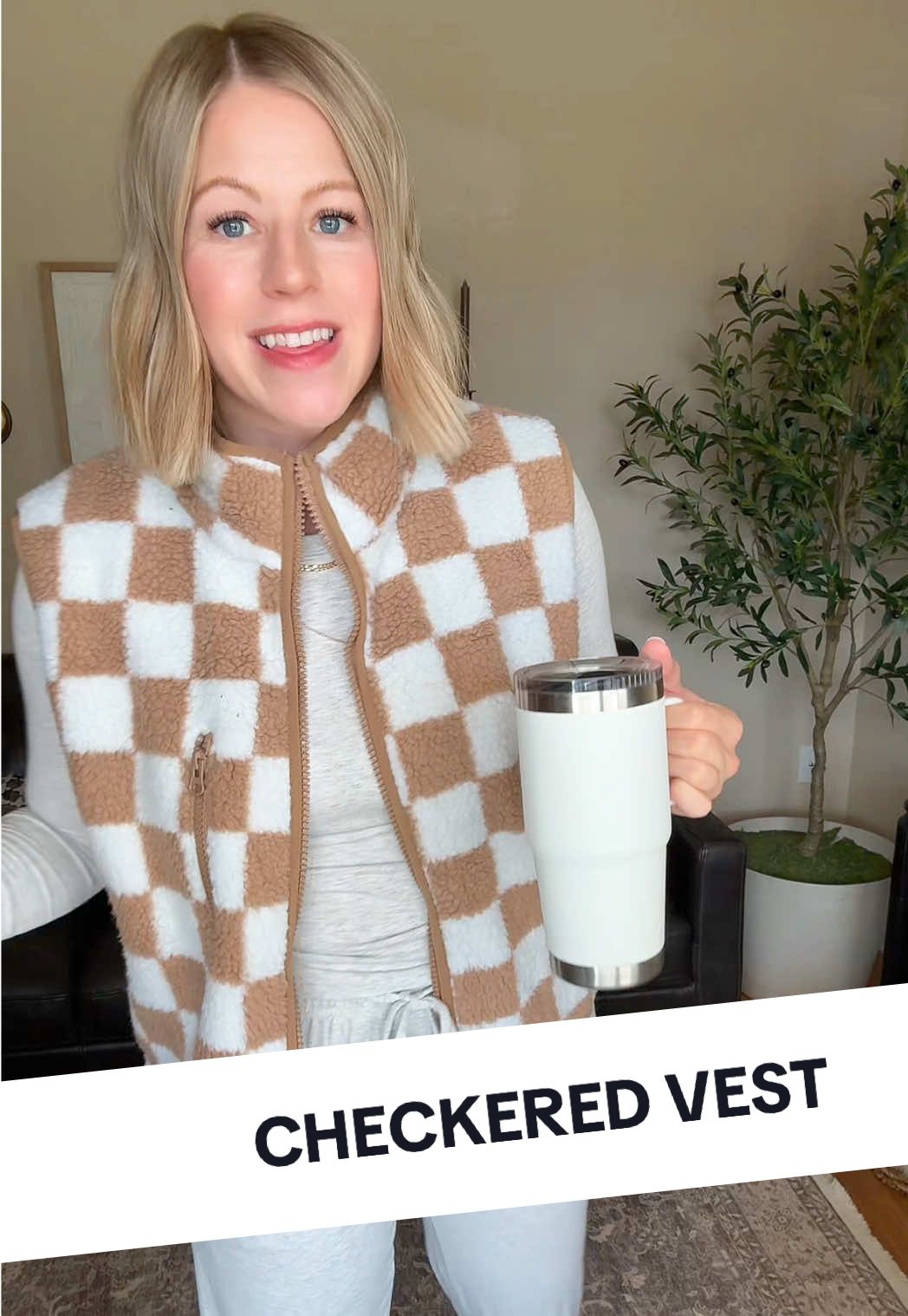 You’ll be the cutest girlie at the pumpkin patch in this vest!! 🤎🍂 #fleecevest #pumpkinpatchoutfit #falloutfits #vestoutfit #comfyoutfit 