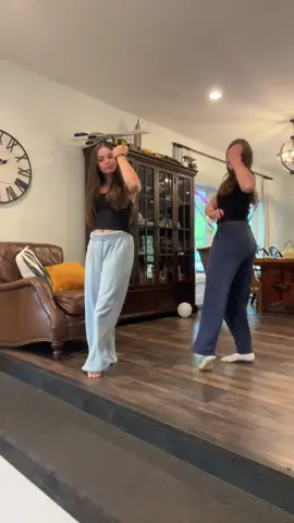 Heyy me and kateee #fyp #viral #kateee #dance #relatible 
