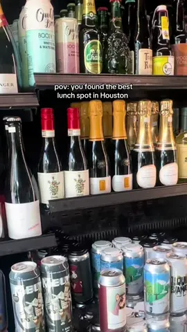 this burger is everything #lunchspots #localfoods #minivlog #houstonfoodie #placestoeatinhouston 