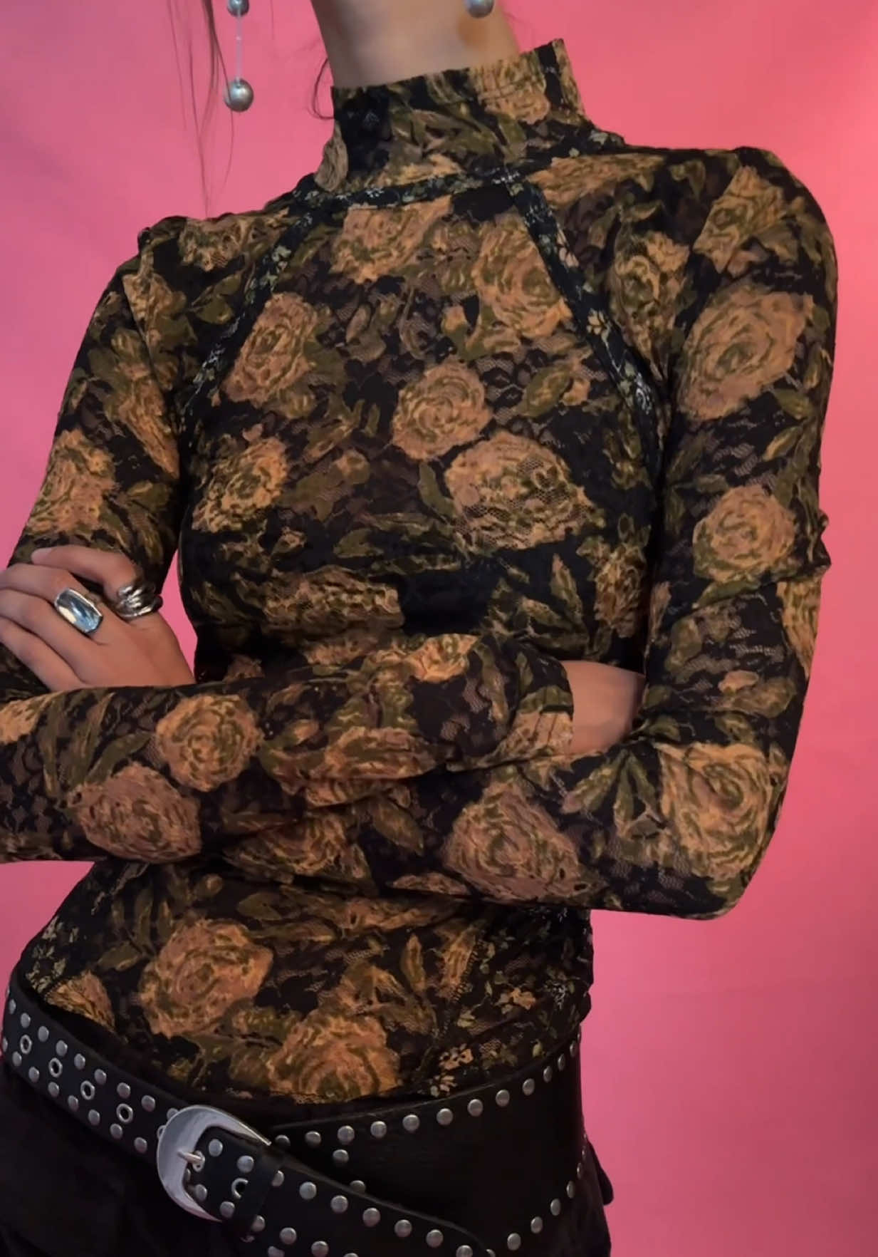 What we’re wearing out this weekend… Link in bio to shop all going out tops. #freepeople #nightout #goingoutoutfit #outfitinspo #ootn 