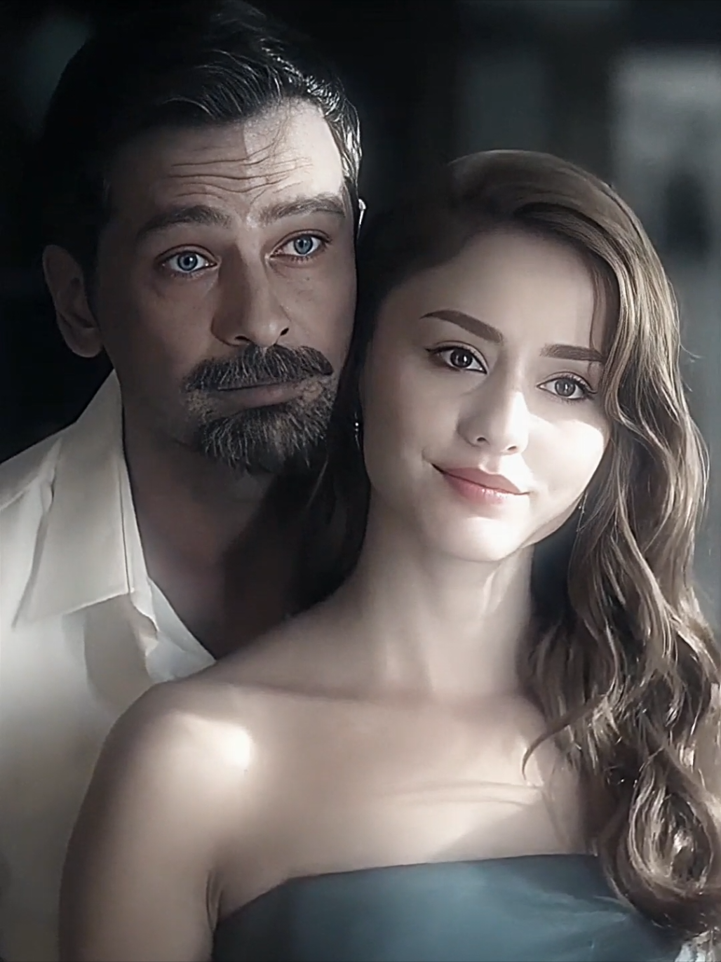 one of the best new shows this season,the plot,the acting,the pace,the music,the secrets everything 10/10 im obsessed,turks really need to tune in because it was such an amazing episode #aynadakiyabanci #onurtuna #turkishdrama #simaybarlas #diziler 