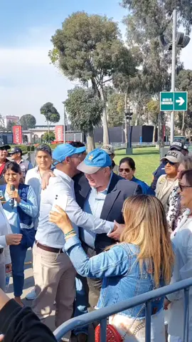 Rafael López Aliaga, a su llegada al Homenaje a Charlie Kirk, el activista y comentarista estadounidense recientemente asesinado, en un acto cultural que tiene lugar este sábado 4 de octubre en el Circuito Mágico del Agua. La actividad lleva por título 