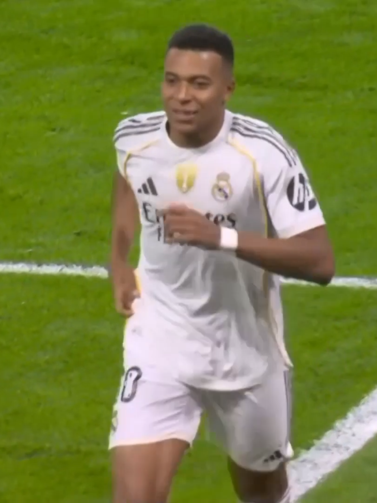 ⚽️ Brahim Diaz'ın akıllıca pasını Mbappe bitirdi ve Real Madrid yeniden farkı 2'ye çıkardı. #sadecespor #sporgünlükleri #RealMadrid #laliga #mbappe