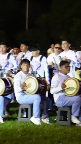 El show que se cargan estos chicos es impresionante  #show #talento #viral #bandas 