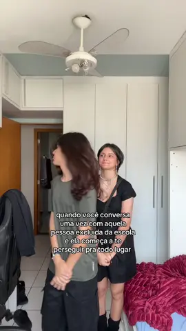antigamente eu era assim, forçava amizade💔🕊️#riquefritas #fyp #viralvideos #foryoupage #TikTokFashion 