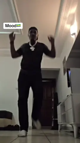 EJ qui tombe en dansant 🤣🤣🤣💔#ejdu5eme #tiktokgabon🇬🇦tiktok 