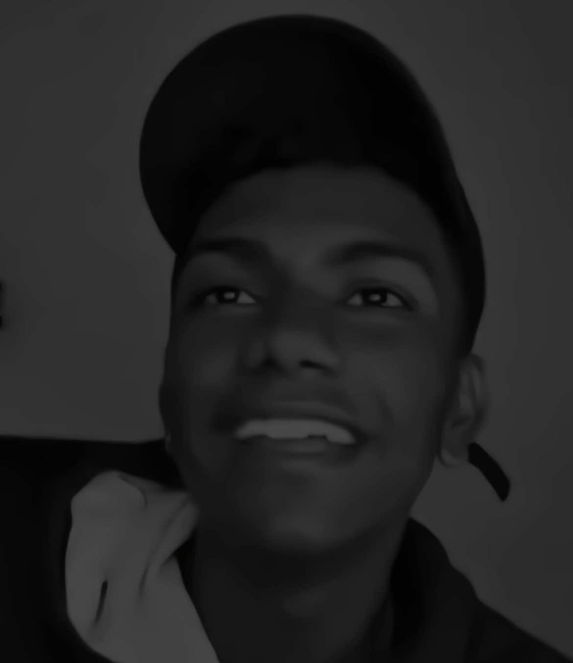 “a vida é um sopro.”  não é meu conteúdo, mas por cada risada que esse cara tirou de mim, eu decidi fazer uma homenagem. obgd por tudo, Valioso. Descanse em paz! 🖤🥀 ‘#valiosofilhodopastor #viral #tipografia #explore #musicasparastatus 