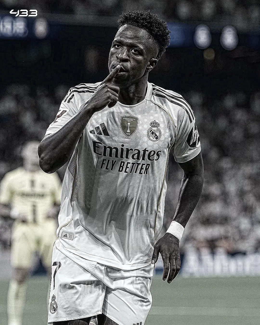 Final Score: Real Madrid 3 - 1 Villarreal • Competition: La Liga (Spanish Football Championship) • Goals of Real Madrid: • Vinícius Junior (1-0, 47') • Vinícius Júnior (2-0, on penalty, 69') • Kylian Mbappé (3-1, 81', on a pass by Brahim Diaz) • Goal of Villarreal: • G. Mikautadze (2-1, 73') This victory allows Real Madrid to recover after its heavy defeat in the previous Madrid derby and to temporarily take the lead in the La Liga standings. It should be noted that Kylian Mbappé scored but had to come out injury after his goal. #futebol #football #creatorsearchinsight #foyoupage 
