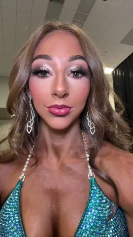 BACKSTAGEEEE GLAM #GymTok #showday #npcbikinicompetitor #bodybuilding #fyp 