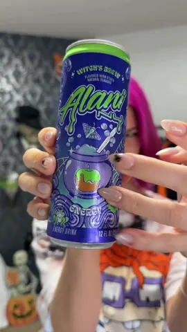 Trying my first witches brew Alani #alani #witchsbrew #halloween #falldrinks 