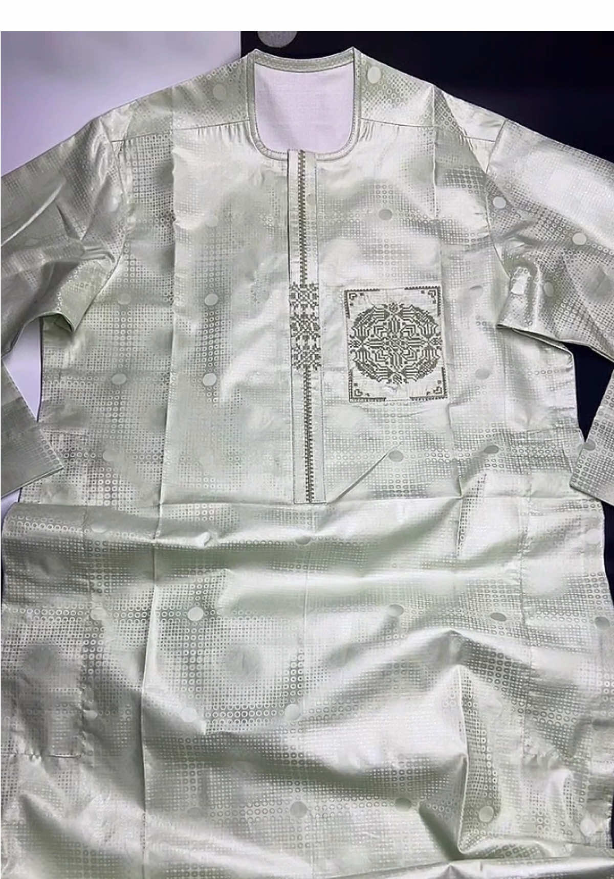 Na yadda da tela na wajan dinki🤩 💫😅 wato sufa kaya masu kyau şuna bukatar tailor na gaske domin fito da asalin darajar su 🛍️🤩💫 Getzner yan gaske kayan company daban da na shago 🤩😅 AVAILABLE✨💫 Order online or Visit us at shop No. BBB19 Gidan Alaramma by IBB way Kwari market Kano Call/WhatsApp 08069735428 _______________________________ Delivery within kano is free.  Delivery outside kano is not free. Payment before delivery. Delivery takes 24-48 hours. ______________________________  #jdeetextile #kwarimarket #viral_video  #jdeetextile #getzner