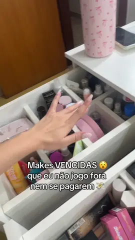 Maquiagens que estão vencidas e eu não jogo fora por nada! Querem parte 2?Comenta!!! #makeup #maquiagemartistica  #maquiagemtiktok #makeuptips 