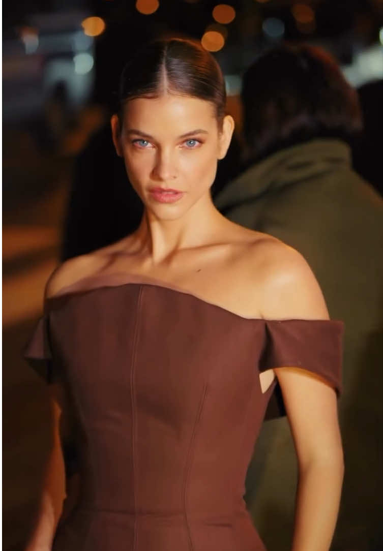 📹 | Barbara Palvin Sprouse attends Balenciaga Spring/Summer 2026 Fashion Show during Paris Fashion Week (04/10)  © byfabvideo  #barbarapalvin #fyp #foryou #foryoupage 