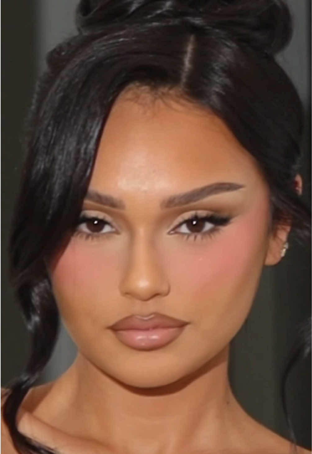 @S L A Y L E E S S 🩷  #softglam #makeup 