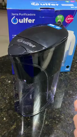 Praticidade e saúde pra minha rotina: Água pura, leve e alcalina todos os dias! ✨💧 👉🏻 Reduz cloro, impurezas, ainda deixa a água livre de bactérias. 👉🏻 Refil que dura até 6 meses.  👉🏻 Possui indicador de uso. 📍Loja física e virtual. @ulferoficial @lojaulfer.guarulhos @lojaulfer.guarulhos @ulfer.poa #casa #agua #jarra 