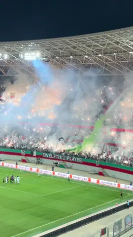 ‎المنعرج الشمالي يلتهب بنيران الجنوب!  كراكاج في غاية الروعة أولتراس توالف بلاير Ultras The Twelph Player في مباراة فريقهم أمام ترجي مستغانم في ملعب علي عمار المدعو علي لابوانت بالدويرة ضمن الجولة 07 من البطولة المحترفة الأولى.   تُعدّ هذه المباراة...‎ #mouloudia_virage_sud🇮🇹🙏 #mouloudia_1921❤💚 #mouloudia_virage_sud🇮🇹🙏مولوديةالجزائر💚♥️ #ultra 