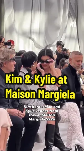 Like could they not find a better violinist??? 😂 🎻 #kimkardashian #kyliejenner #maisonmargiela #frontrow #greenscreen 
