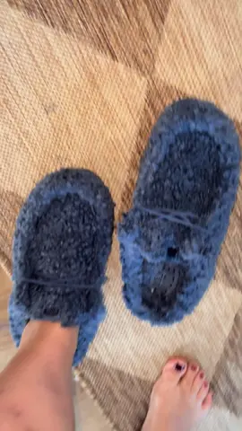 POV: You bought them as slippers… but now they’re your grocery run shoes, school drop-off shoes, and coffee run shoes ☕👟 #wallyslipper #HeyDudeLove #ComfyMomStyle #EverydayShoes #TikTokMadeMeBuyIt 
