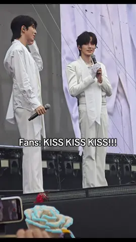 I’m blushing!!! Just get married now!!!! #fypシ゚viral🖤tiktok☆♡🦋myvideo #eliothuang #kipukaqiu #desire4 #ginkomusicfestival 
