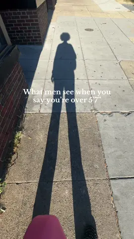 A giant woman!!! 😲 #tallwomen #dating #tallgirlproblems #stallion