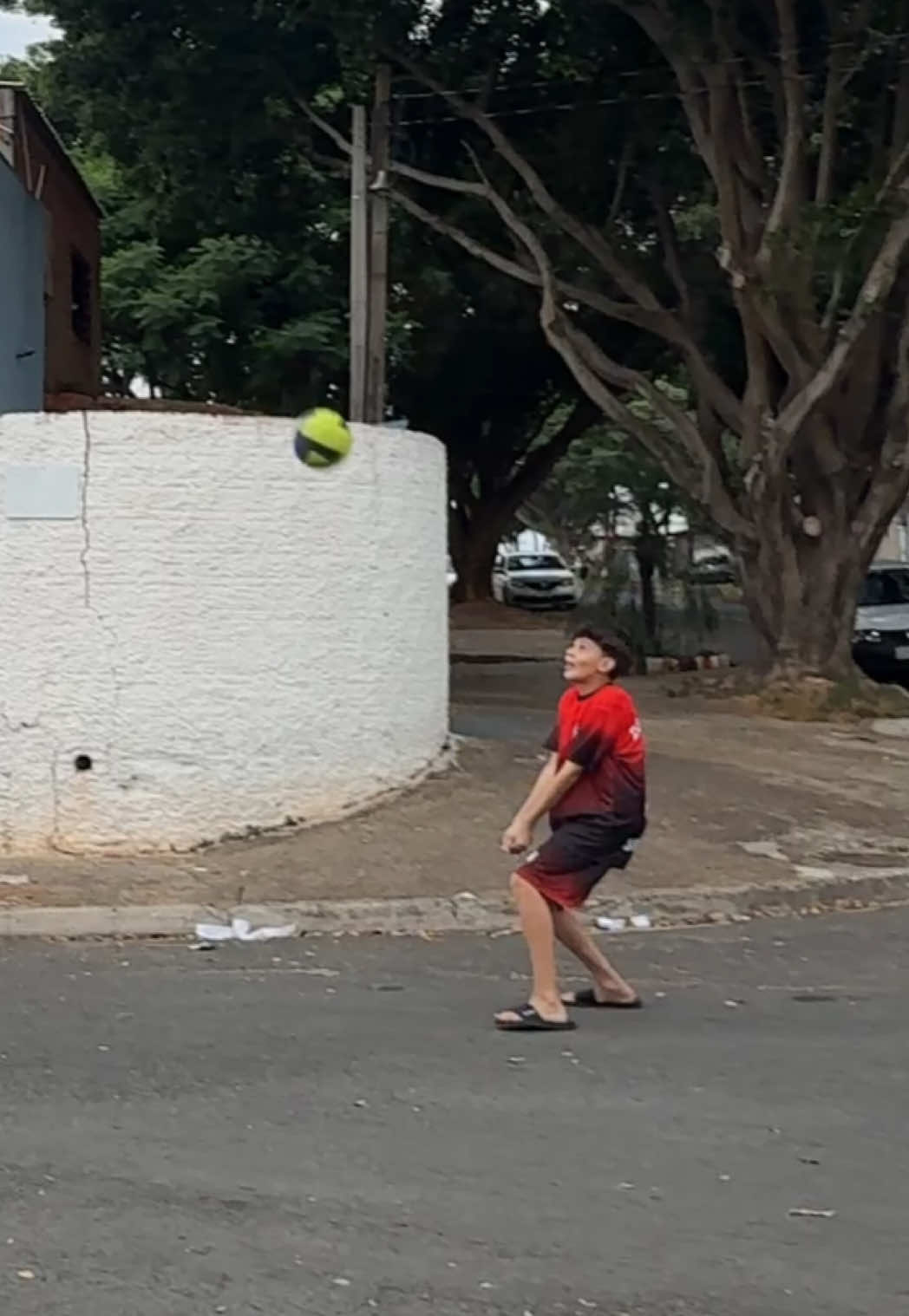 Uma tarde brincando na rua kkkkkk