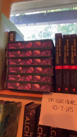 Spooky season reads are my favorite!! #BookTok #bookshop 