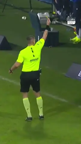 Did the referee get booked? 👀 This happened in the #Ekstraklasa 😱 #beINSPORTS