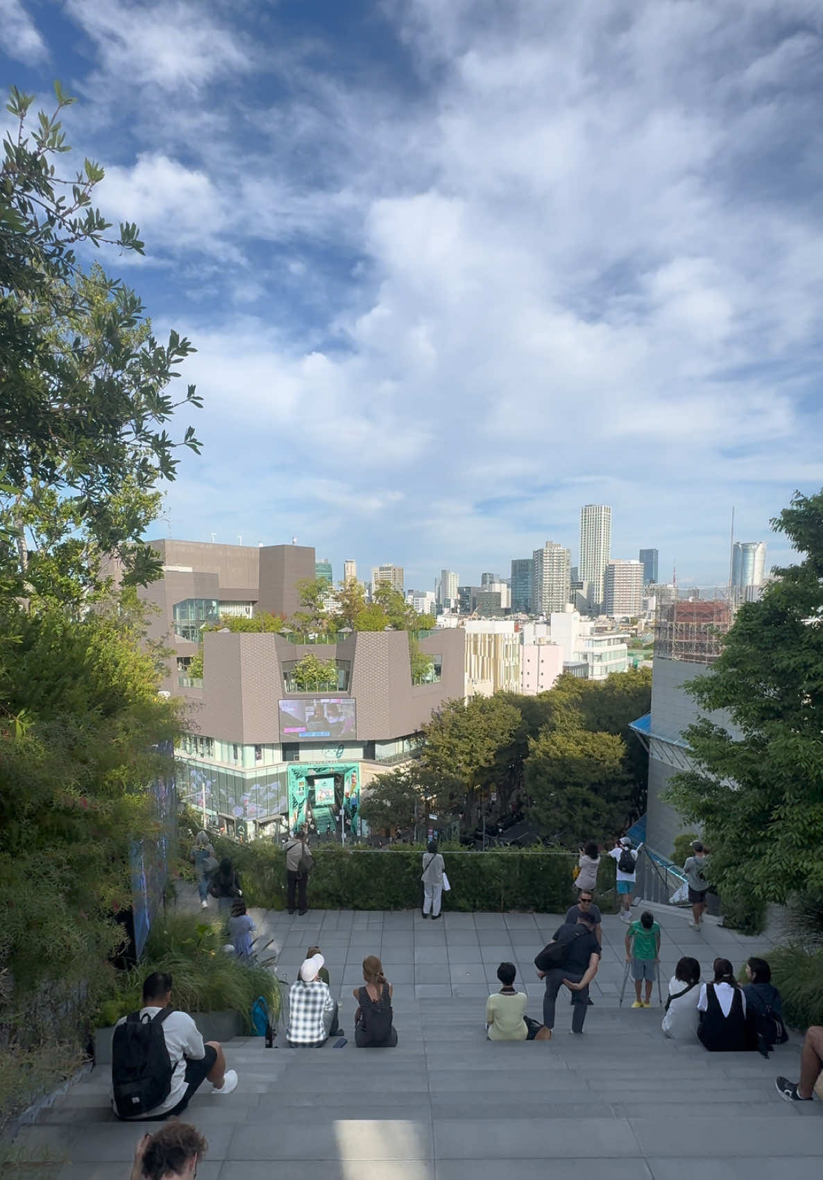 Amazing viewpoint (with seating!) in Harajuku neighborhood #tokyojapan #tokyothingstodo #japanrecommendation #japantravel 