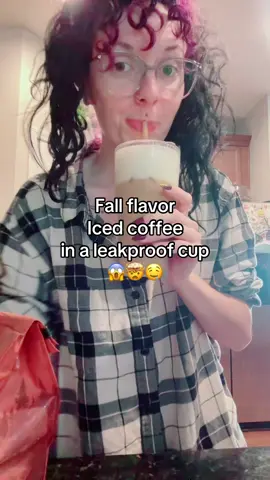 I love a glass leakproof cup to put my iced coffee in 😍 and this salted maple pecan coffee is INCREDIBLE 