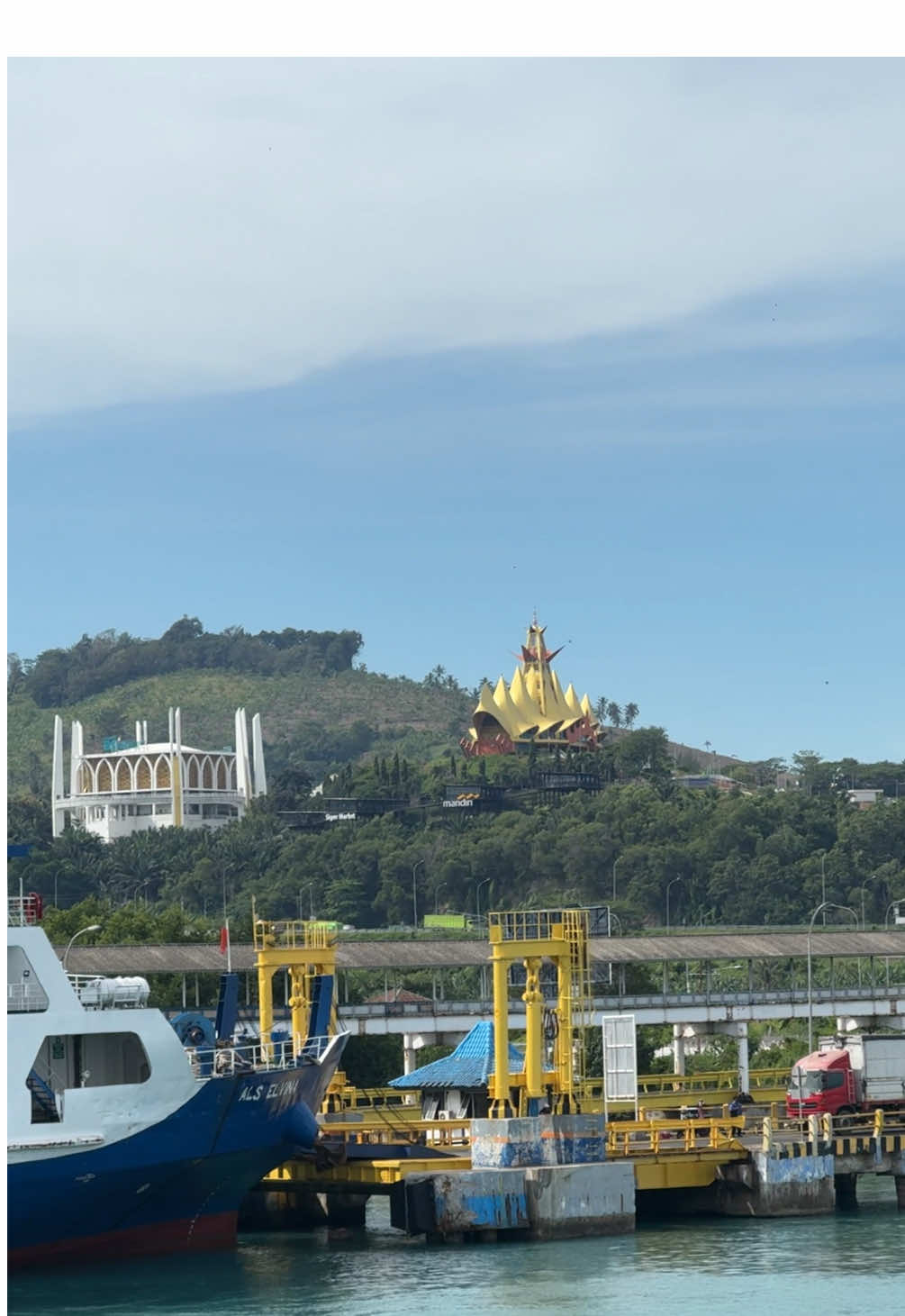 Iconnya lampung🫶 Siger lampung #sigerlampung #bakauheni #laut #vibes 