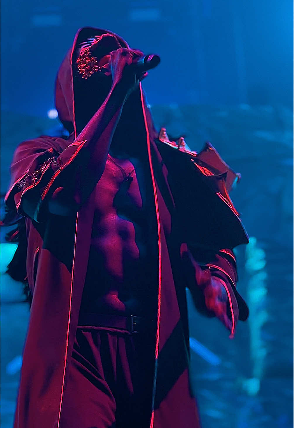 How do you explain to someone who doesn’t get it the life the life changing experience of being arf arf-ed at? #sleeptoken #eveninarcadiatour #minneapolisritual #vessel #theoffering 