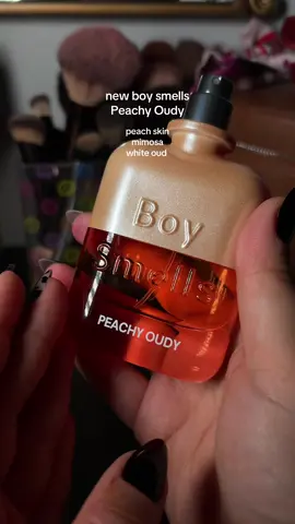 Obsessed with the fresh fruity take on oud perfumes by @Boy Smells smell good 🍑 🪵 #boysmells #oudperfume #peachperfume #woodyfragrance #freshperfume 
