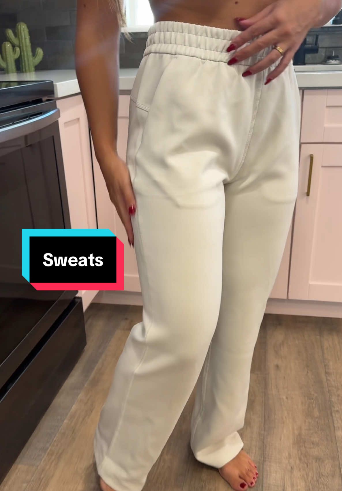 These sweats are high quality and feel so soft☺️🤍 #sweatpants #sweatpantsoutfit #loungewear #loungepants #loungewearstyle 