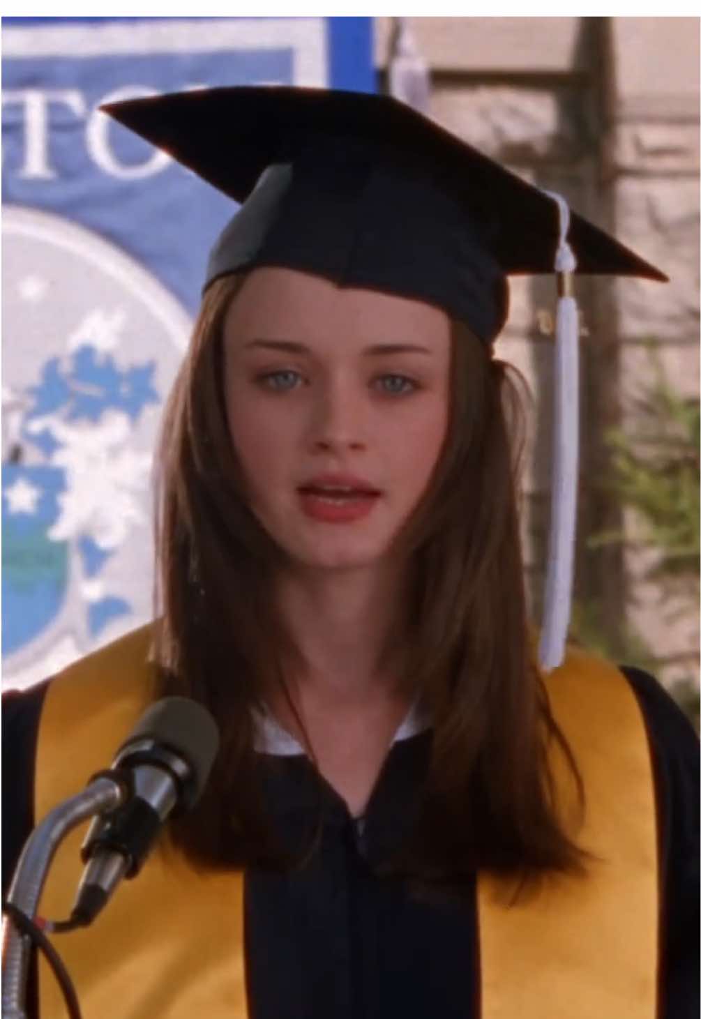 25 years of being raised by the gilmore girls. here's to 25 more ❤️ #GilmoreGirls #GilmoreGirls25#RoryGilmore