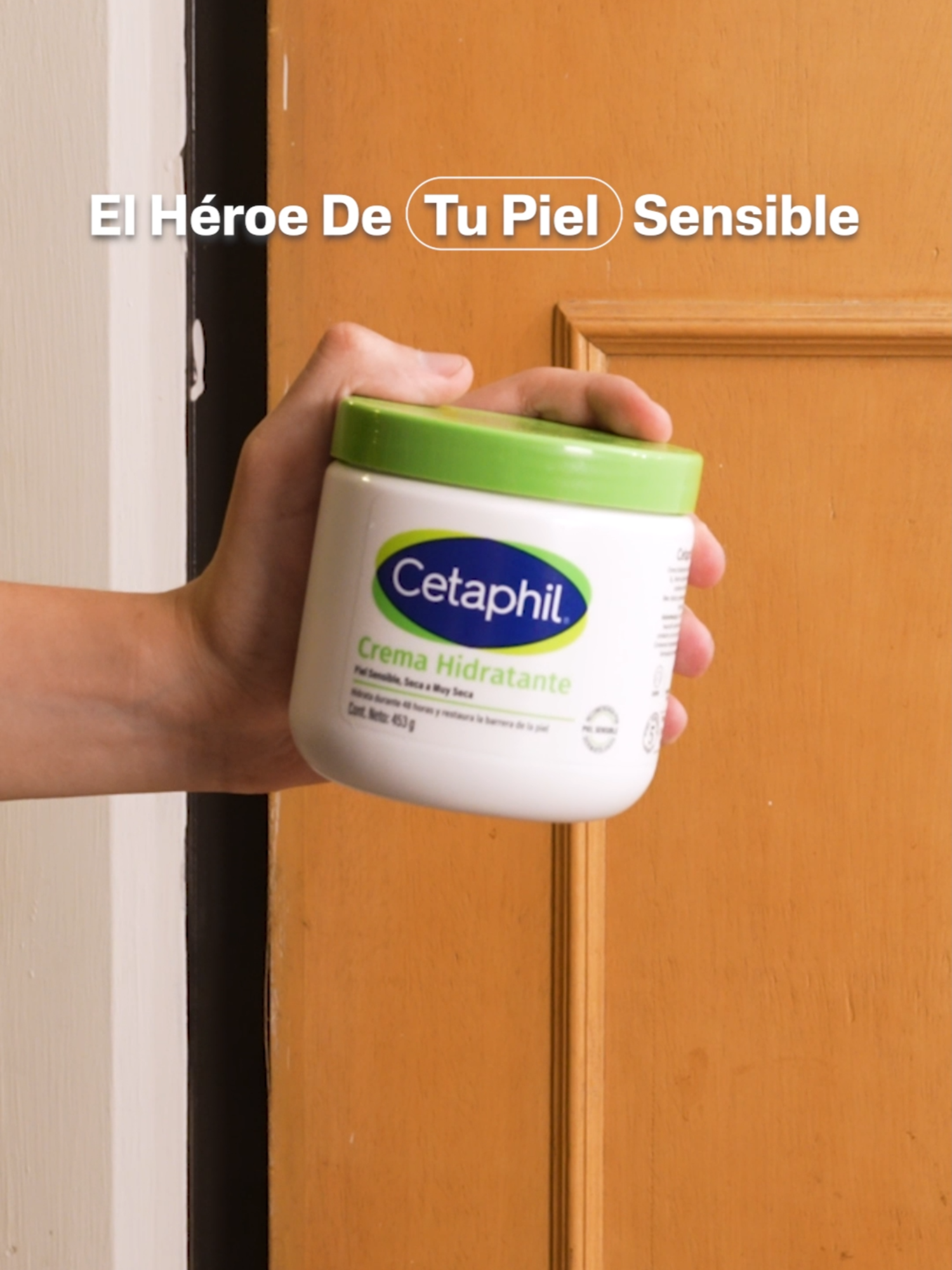 No todos los héroes usan capa… algunos vienen en frasco. Nuestra Crema Hidratante protege tu piel sensible 48 horas seguidas. 💙💚 #MiCetaphilEra #TuNuevoEstándarDeHidratación