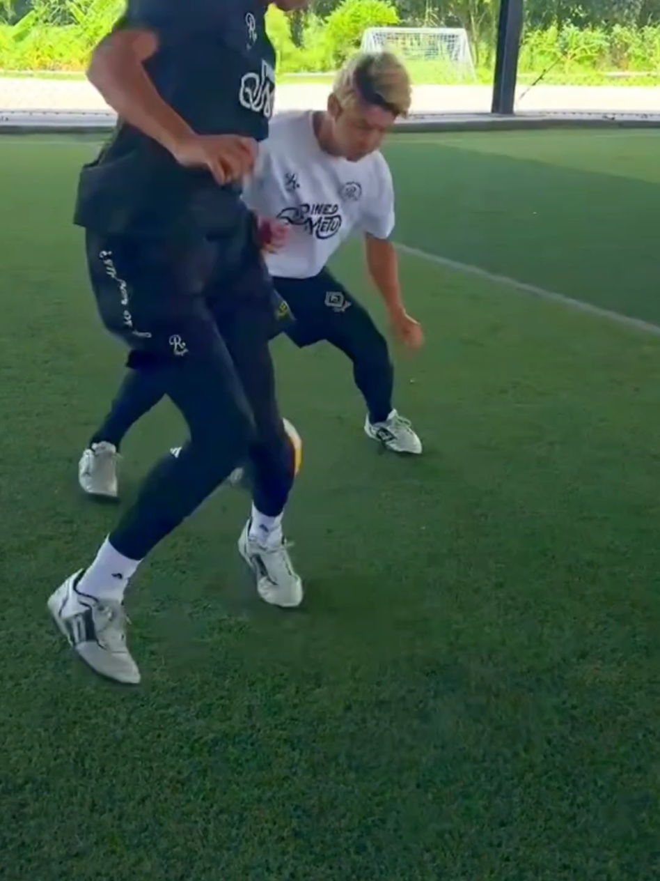 Daily Dribble October Trick Skills Challenge 🥶 Tutorial|Episode 4|⚽ #skills #football #danielauthur10 