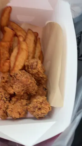When you get hungry why you out doing uber eats i had a taste for them spicy wings #kfc 🥰🤤🤞🏾