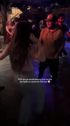 The guy’s reaction has me dyingggg😭 #ladancers #salsa #salsasocialdancing #socialdance #bachata 
