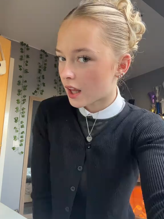 #fyp #school #schooluniform #scottishuniform #scottish #british #chav #ukgirl #tights #uk #ukteen #skirt #fypシ゚