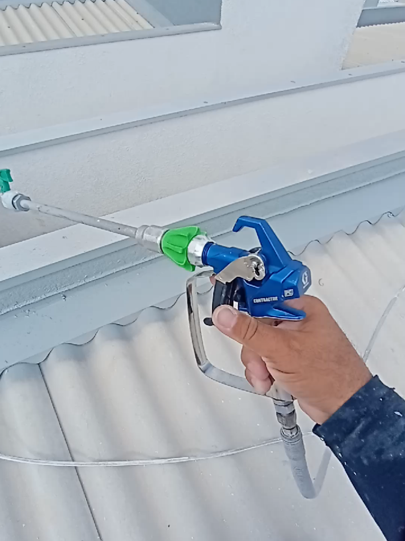 Airless Spray  aplicação da primeira camada com sistema airless bico LP 619  #painting #foryoupagee #airless #foryoupag #paint 