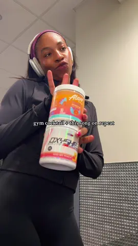 Gym Cocktail with @Alani Nutrition preworkout & @OxyShred Energy non-stim fat burner 🤞🏾✨ #alaninutrition #oxyshred 
